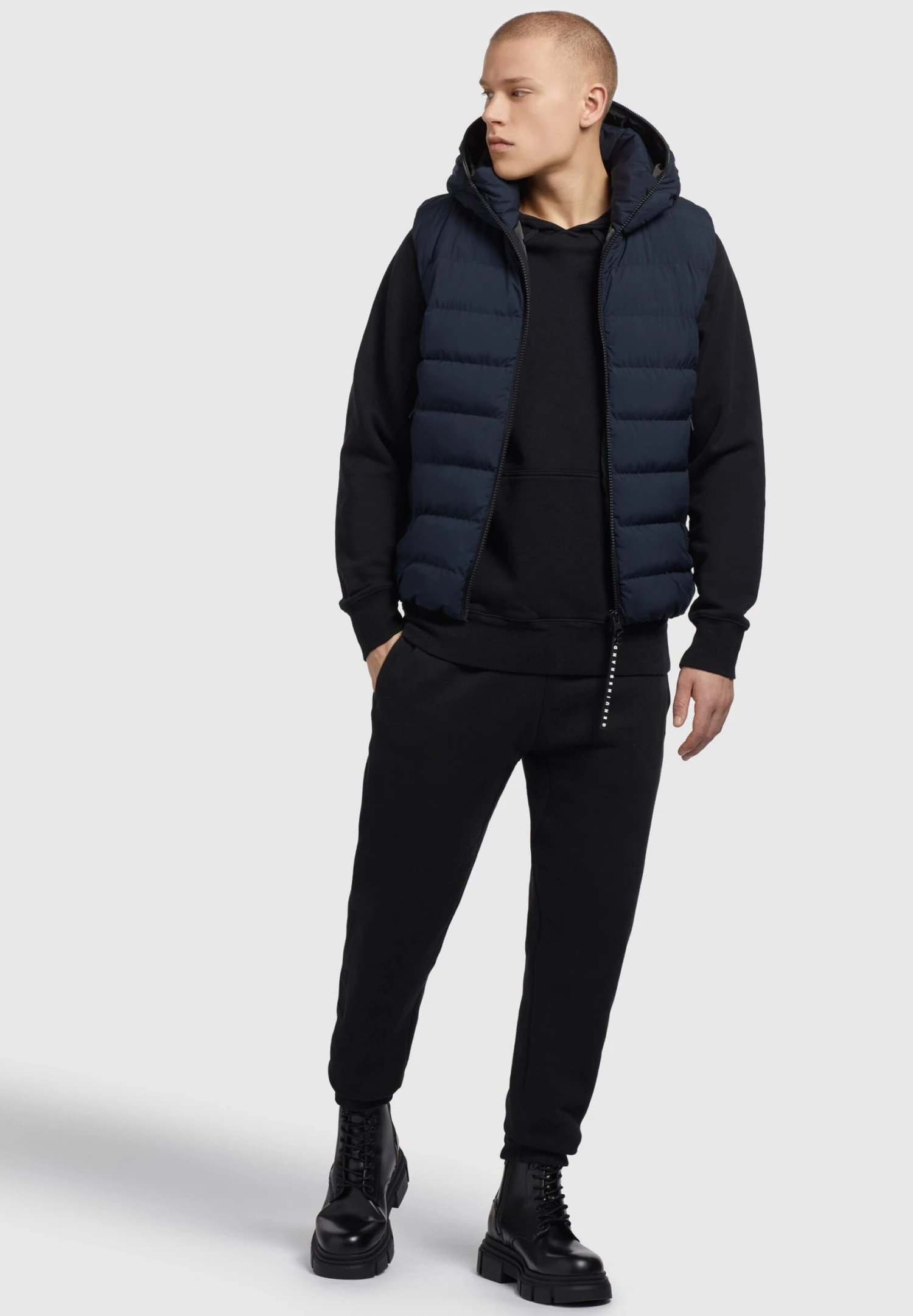 Khujo Weste Berd MattSmanicatoDunkelblau Uomo Giacche KH122T0G5-K11 2 Khujo Weste Berd MattSmanicatoDunkelblau Uomo Giacche KH122T0G5-K11 - immagine 2