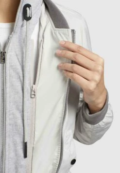 Khujo PerseeGiacca LeggeraHellgrau Donna Giacche E Blazer KH121G0DG-C12 -Vendite Khujo 10d01ba7d37a437b945930fcf9628d59