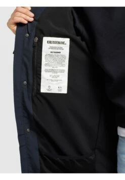 Khujo MorseCappotto InvernaleDunkelblau Uomo Cappotti KH122T0FQ-K11 12 Khujo MorseCappotto InvernaleDunkelblau Uomo Cappotti KH122T0FQ-K11 -Vendite Khujo 8bf24bd357ba4bc0b3112014bafc95ca