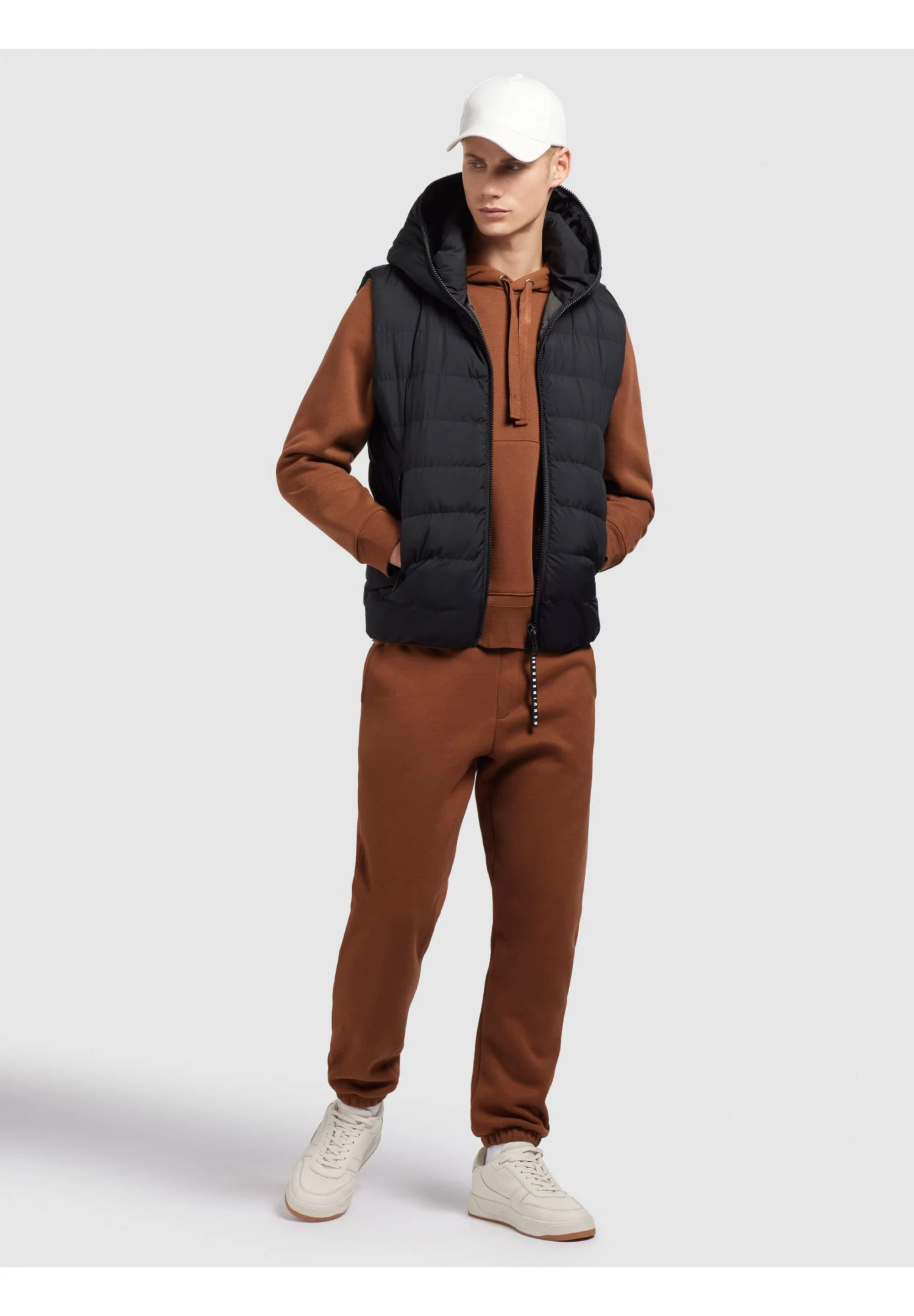 Khujo Weste Berd MattSmanicatoSchwarz Uomo Giacche KH122T0G5-Q11 2 Khujo Weste Berd MattSmanicatoSchwarz Uomo Giacche KH122T0G5-Q11 - immagine 2