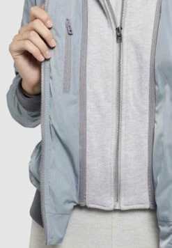 Khujo PerseeGiacca LeggeraGrey Donna Giacche E Blazer KH121G0DG-C11 -Vendite Khujo c02b92a903da48f5a4c44d0d9ebf3301